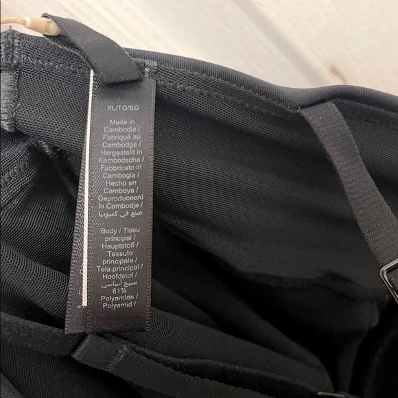 NWT SKIMS Push-Up Thong Bodysuit in Onyx - Picture 12 of 12